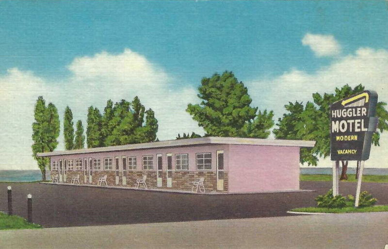 Waters Edge Motel (Huggler Motel) - Old Postcard